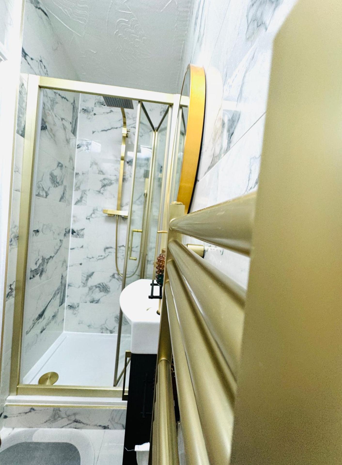 Ensuite Luxury Bedroom In Purfleet