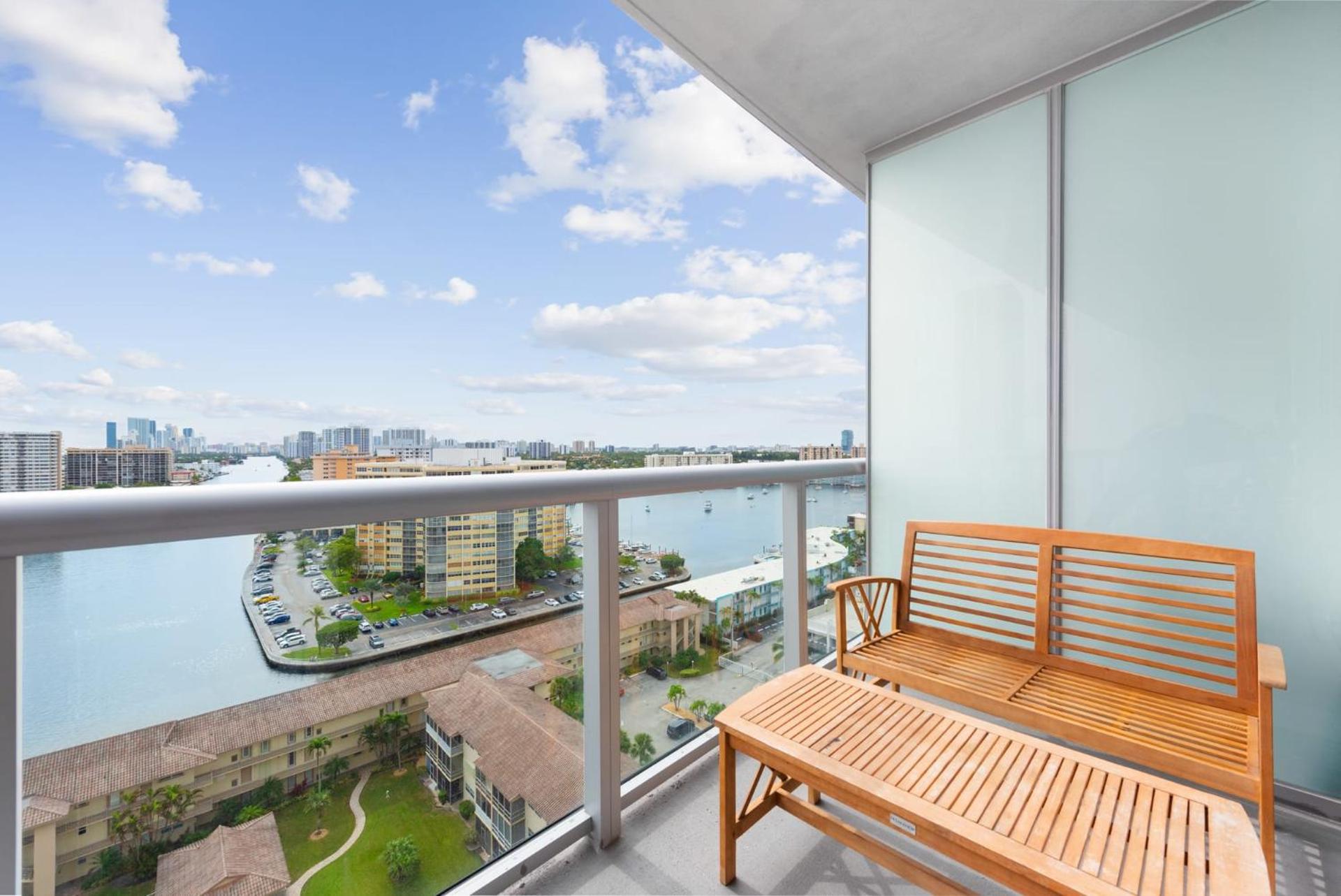 Water View Building With Pool - 5-Min Walk To The Beach