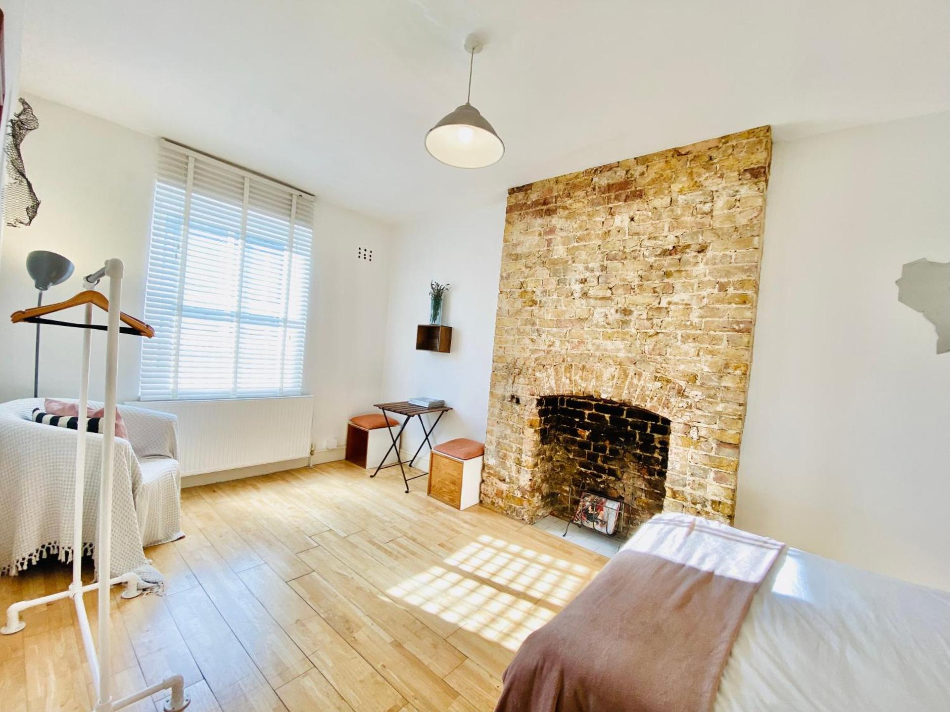 London's Central East End 2 Bedroom City Apartments