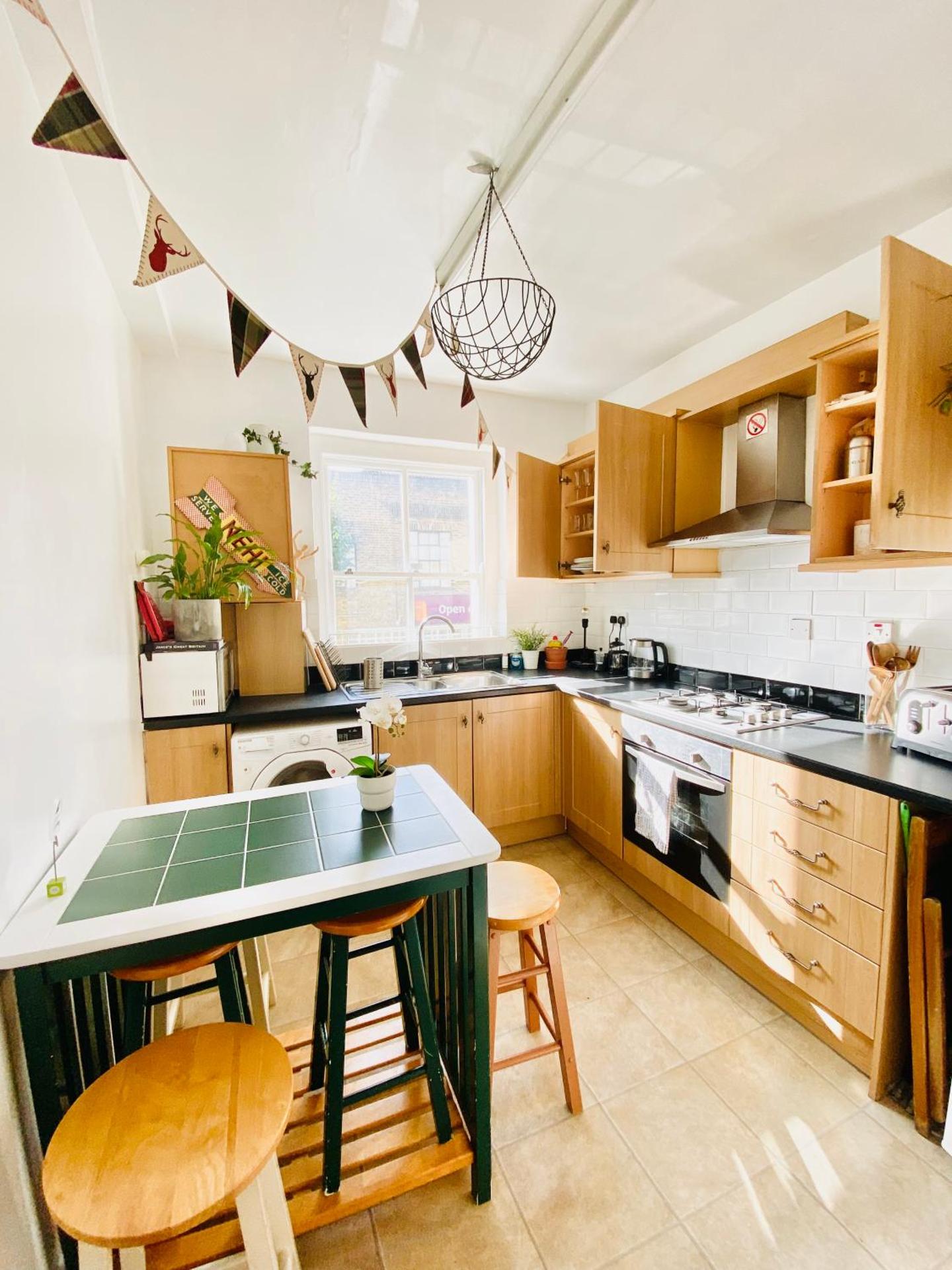 London's Central East End 2 Bedroom City Apartments