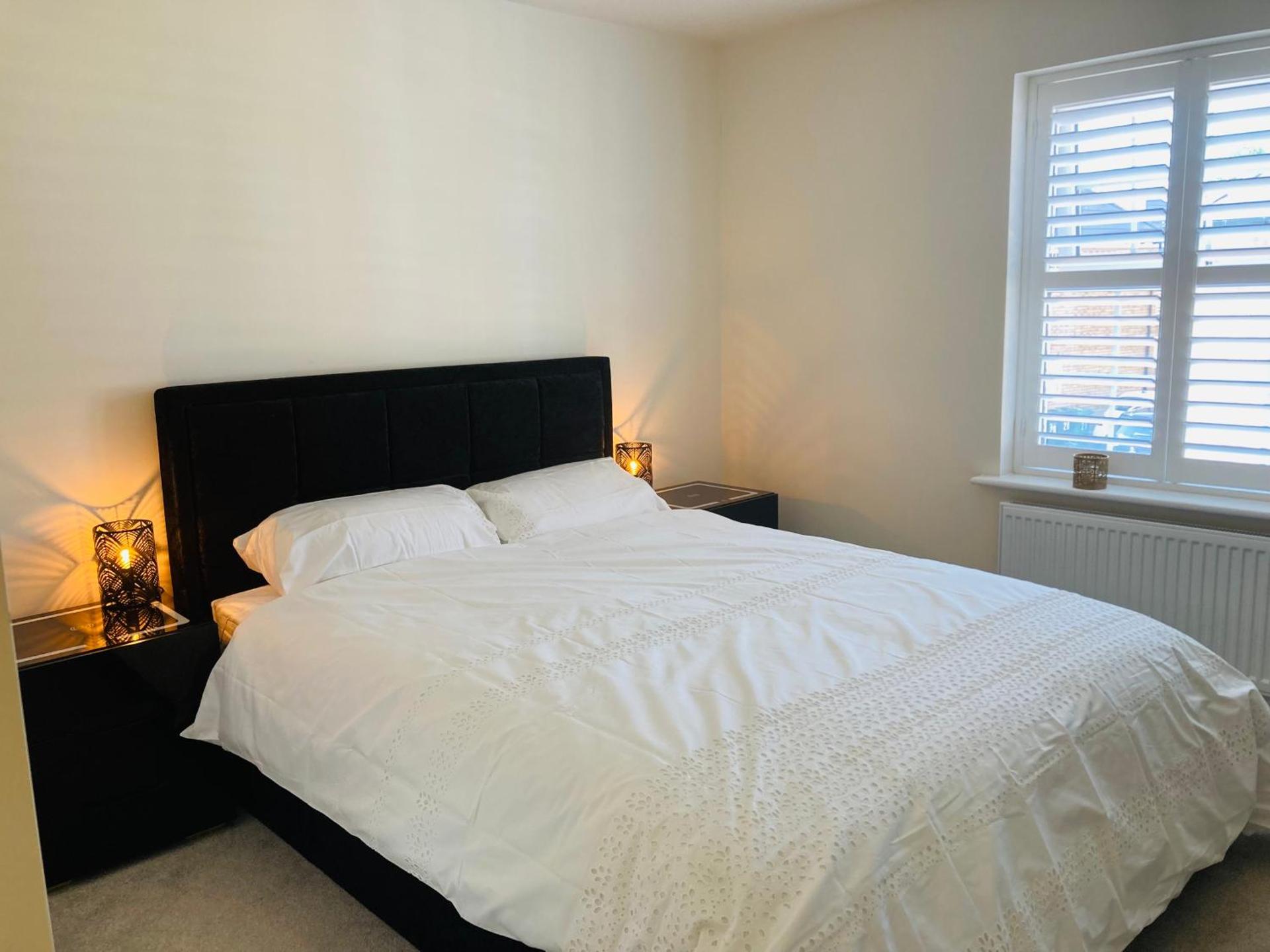 House-Sleeps 8-Parking-Garden