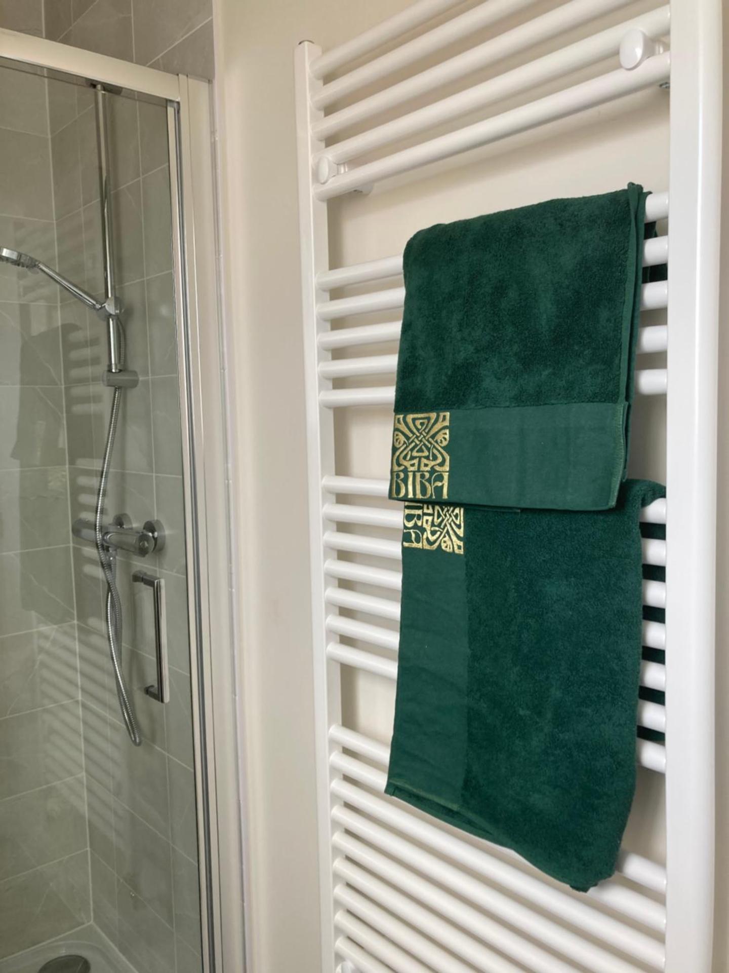 House-Sleeps 8-Parking-Garden