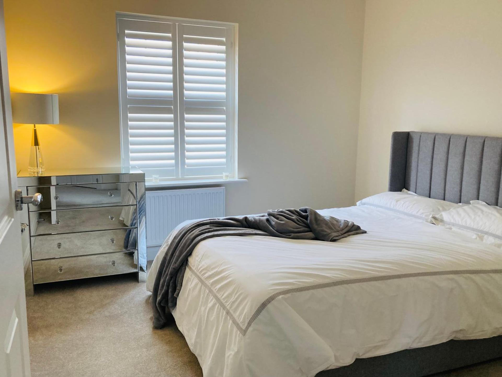 House-Sleeps 8-Parking-Garden