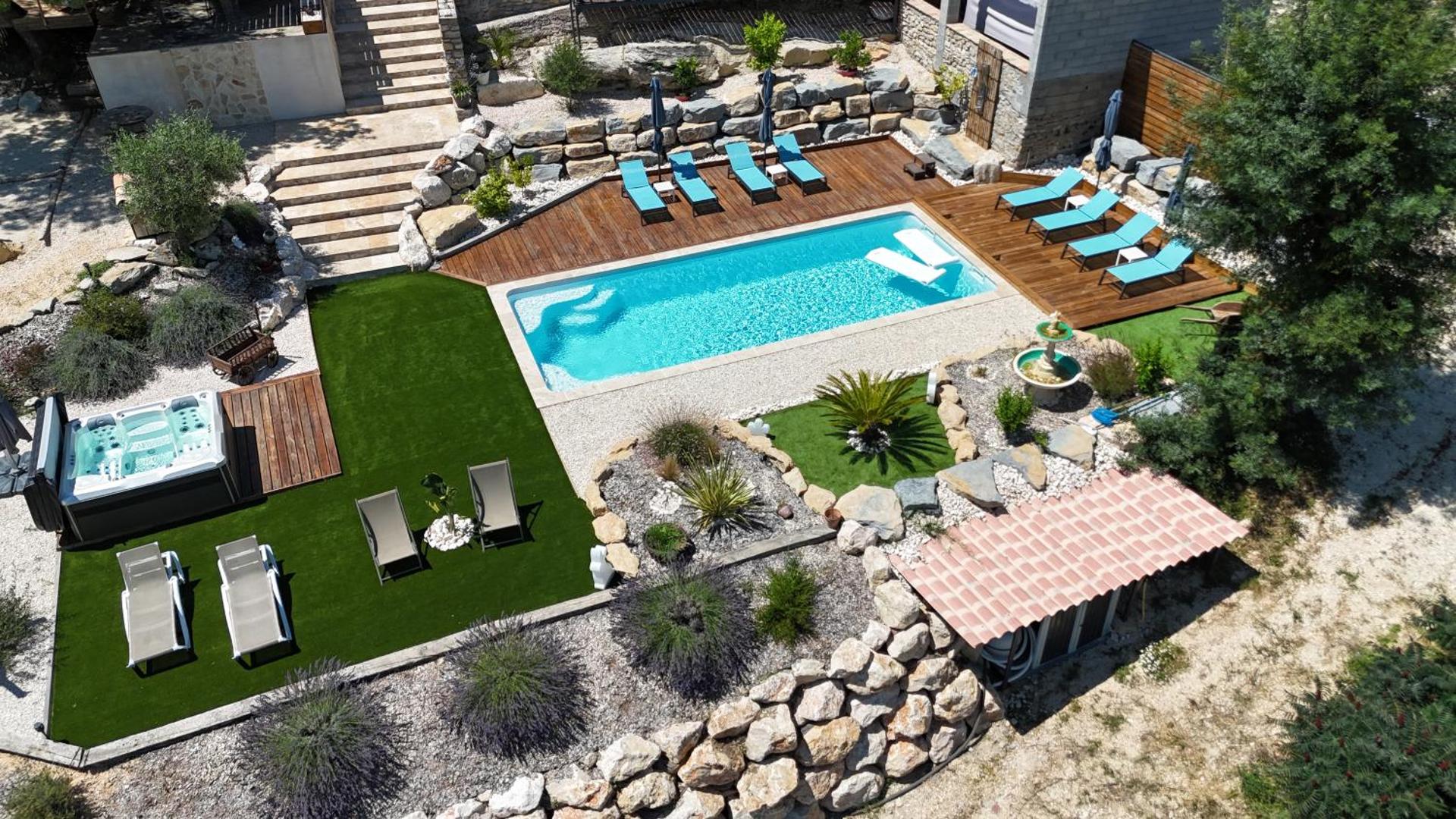 Gîtes 2 adultes dans un mas charme et calme assuré