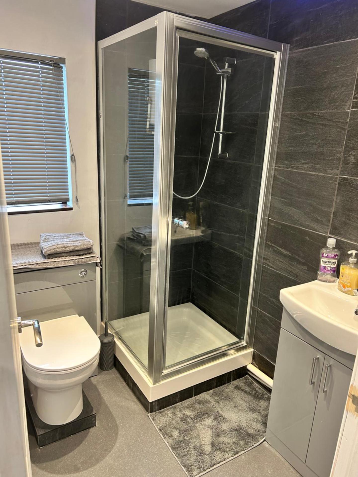 One bed and bathroom with kitchen for self catering Alness