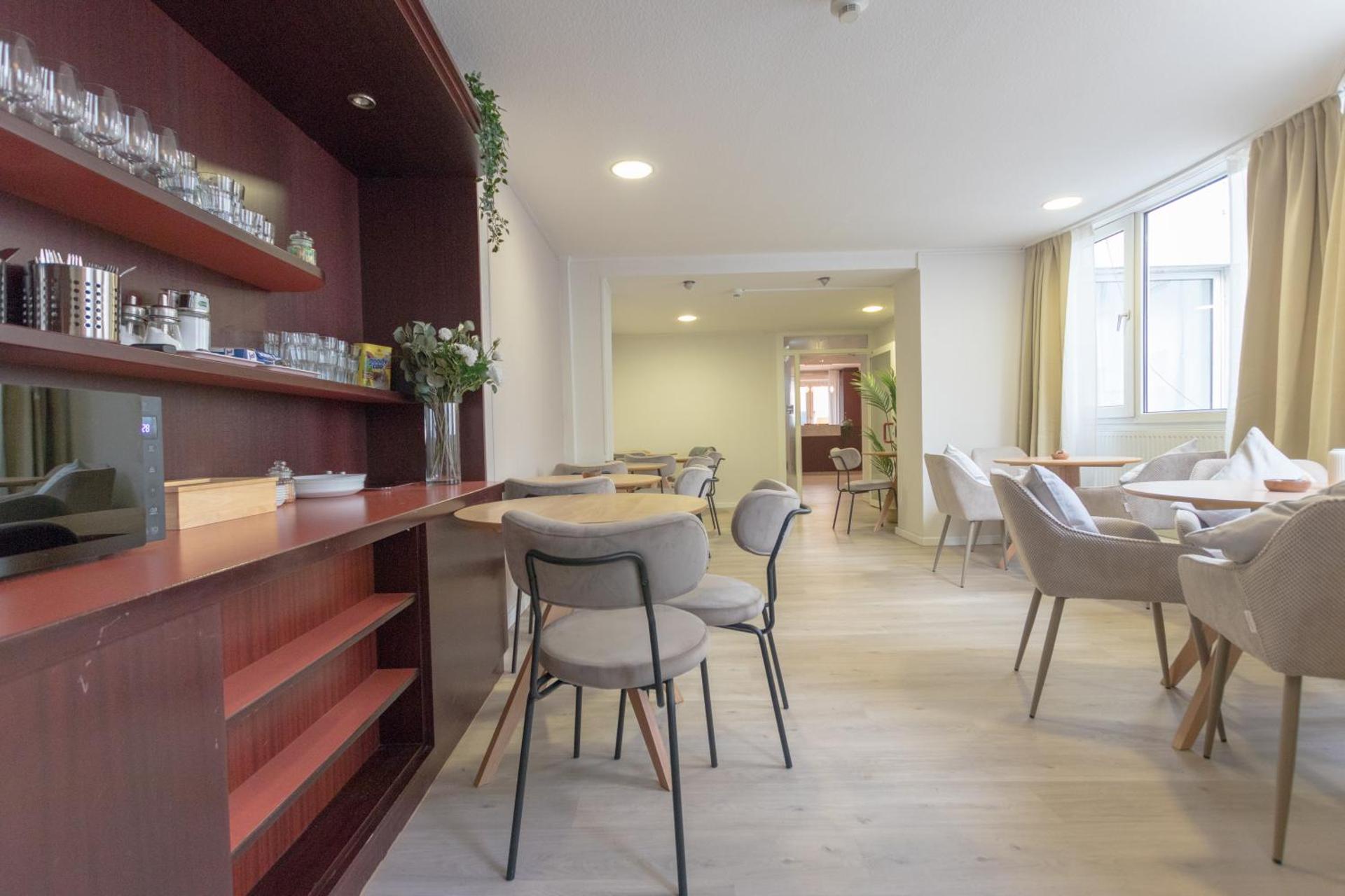 Communal lounge/ TV room