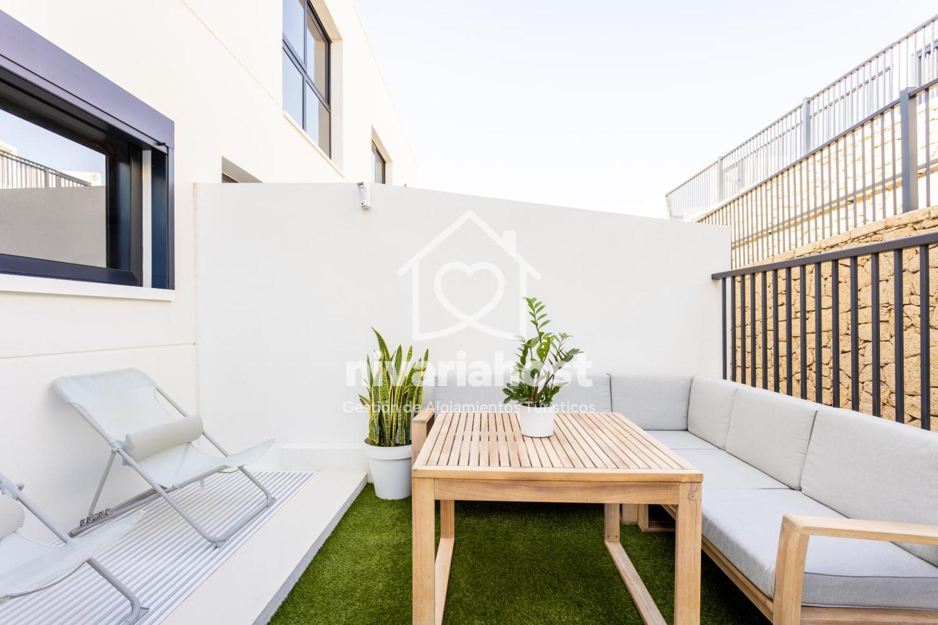 Sea Breeze El Médano, by Nivariahost