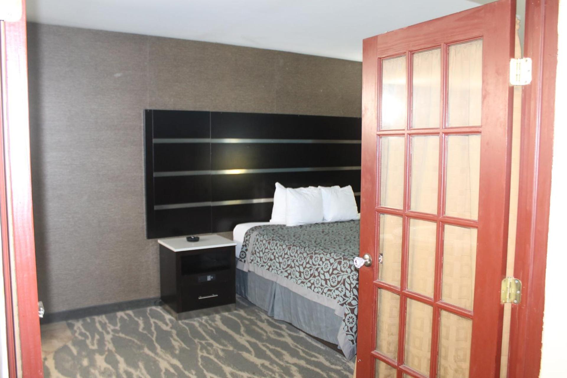 King Studio Suite - Non-Smoking