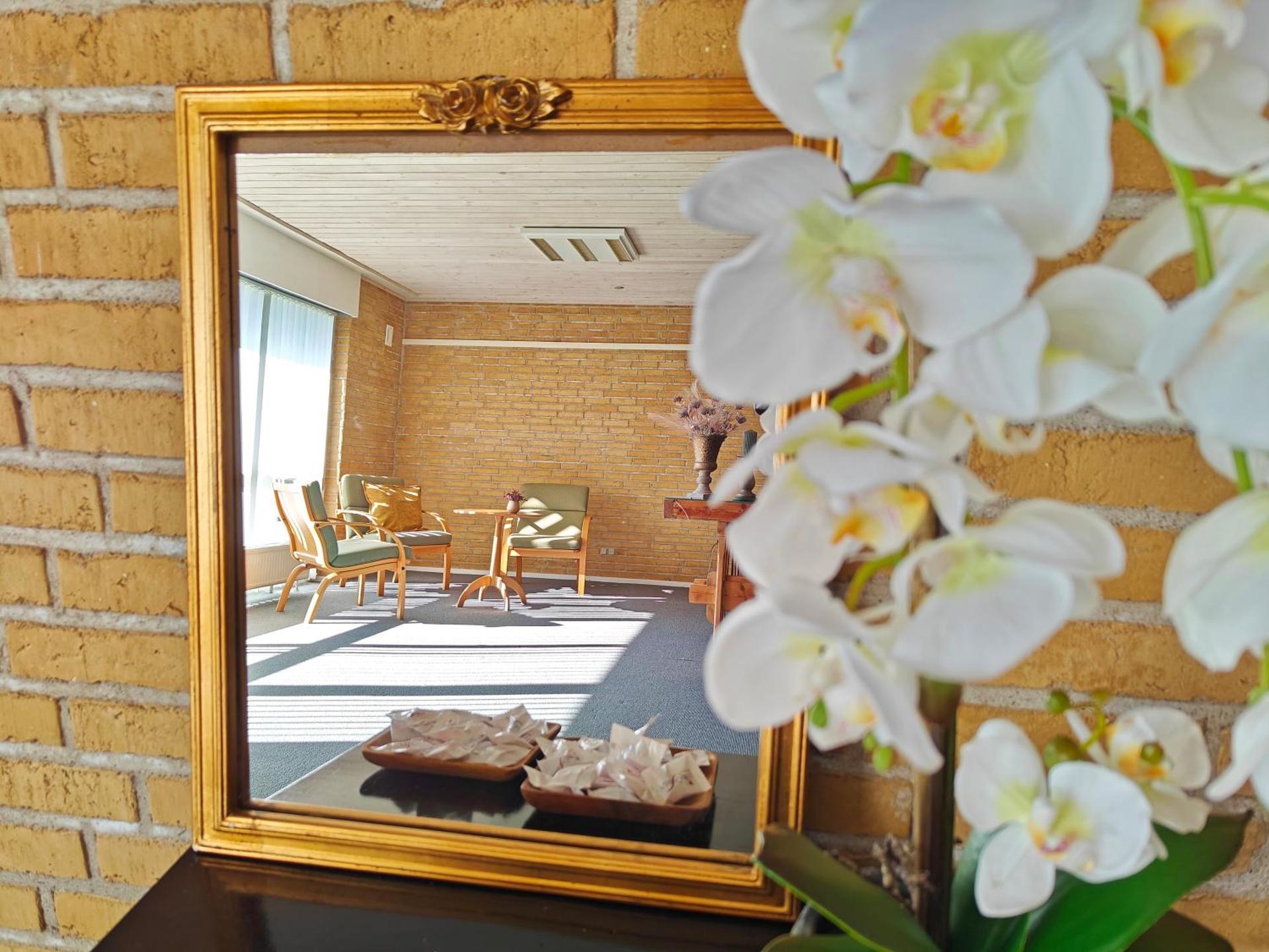 Communal lounge/ TV room