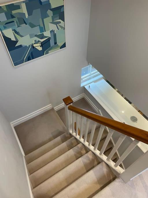 Charming & Cosy Town Centre Home with Parking