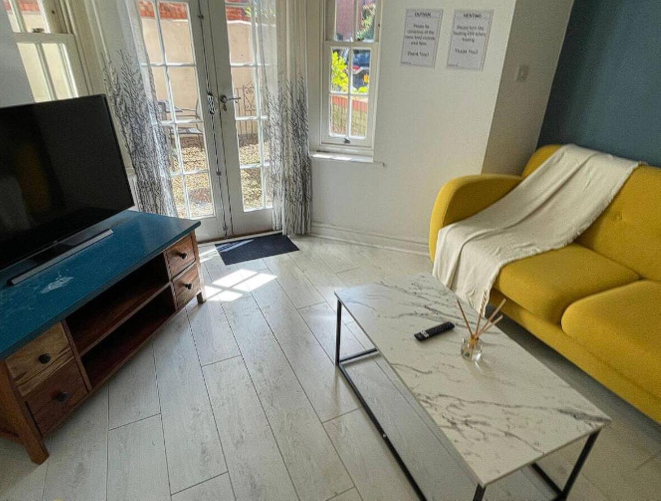 Communal lounge/ TV room