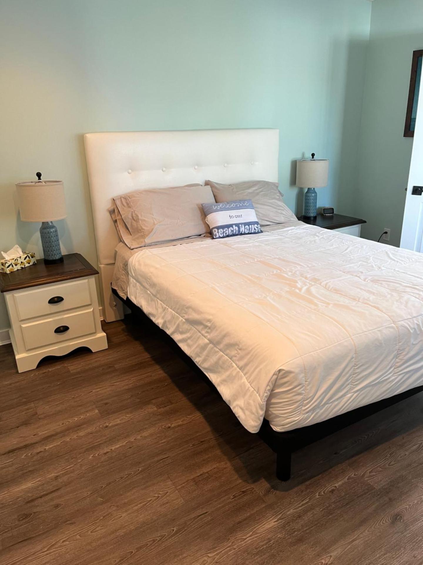 Aloha Cottage, Nanoose Bay - 2 Bdrm Oceanfront Unit with Private Deck