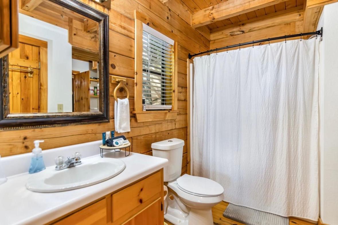 Mountain View, hot tub, fire pit, game room