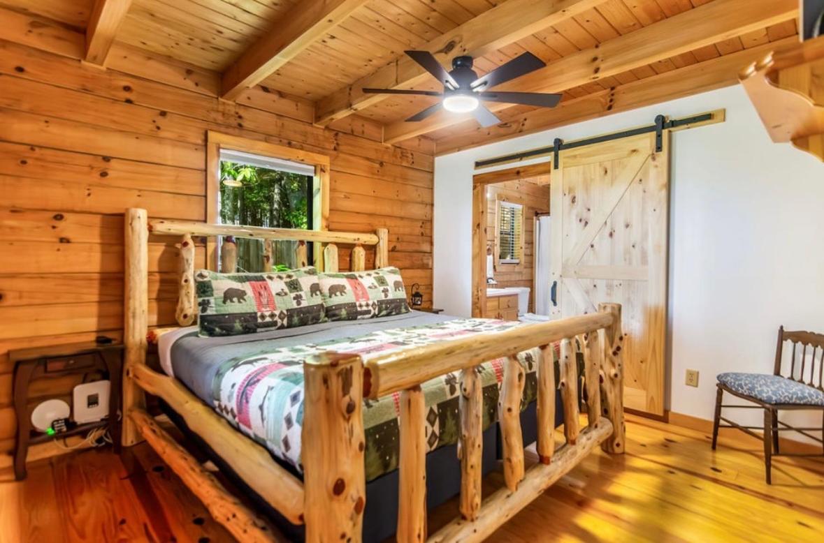 Mountain View, hot tub, fire pit, game room