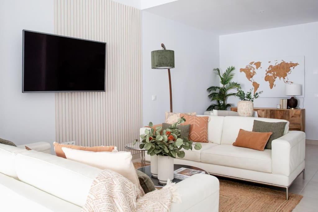 Communal lounge/ TV room