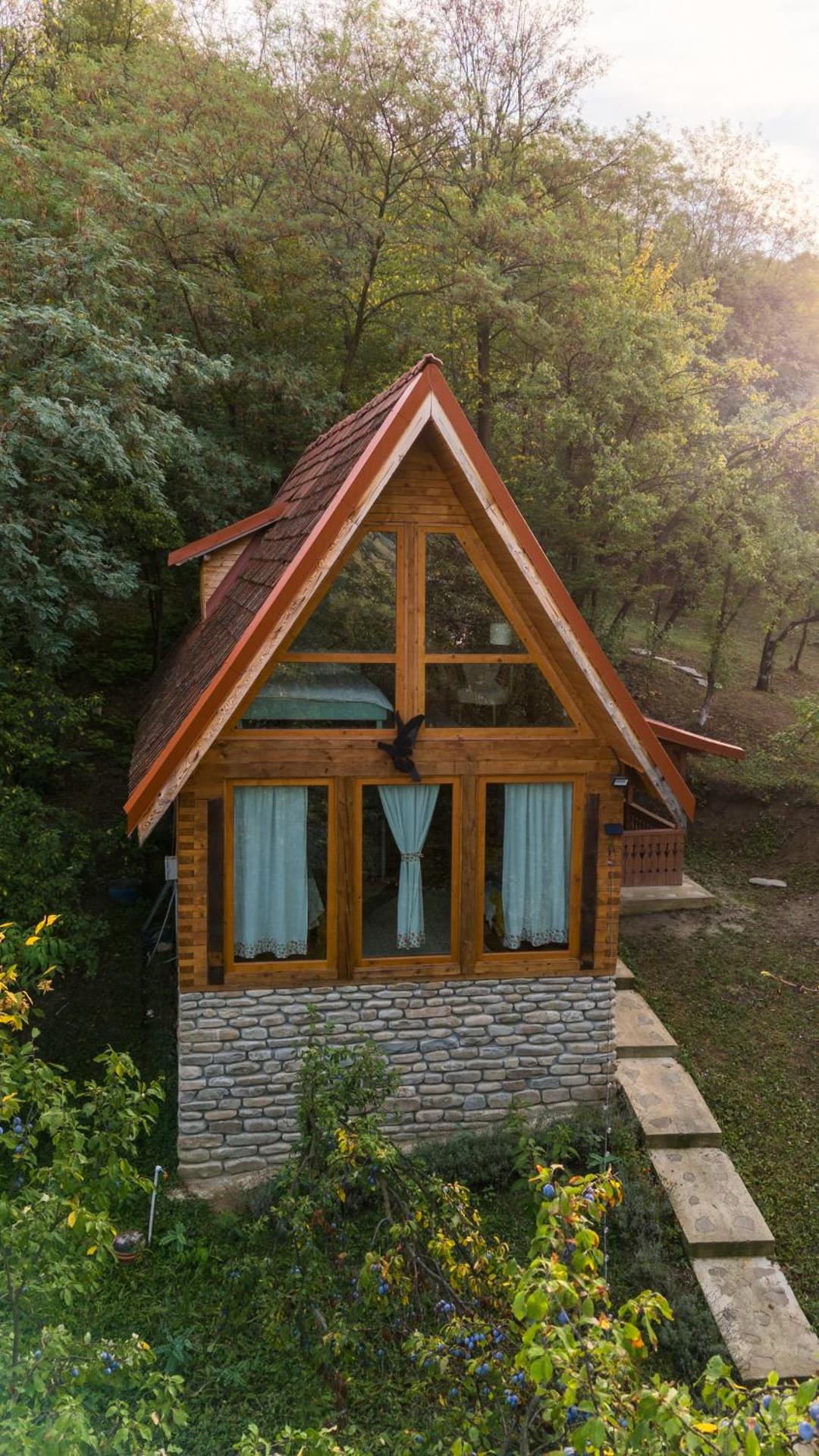 La sat - Blândă Mărie