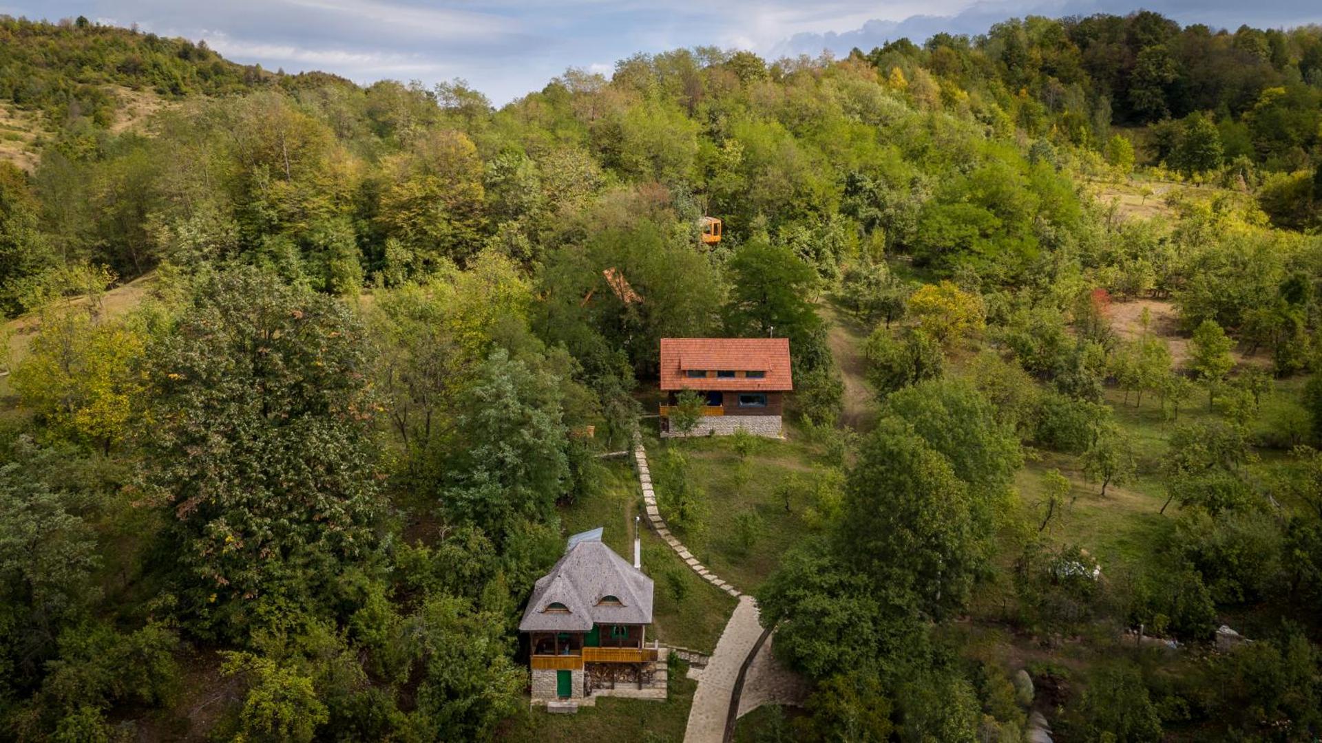La sat - Blândă Mărie