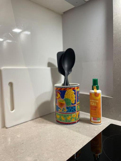 Charming & Cosy Town Centre Home with Parking