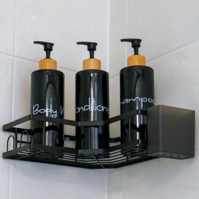 Spacious 3 Bdrm Retreat, Muskoka Room & Fireplace