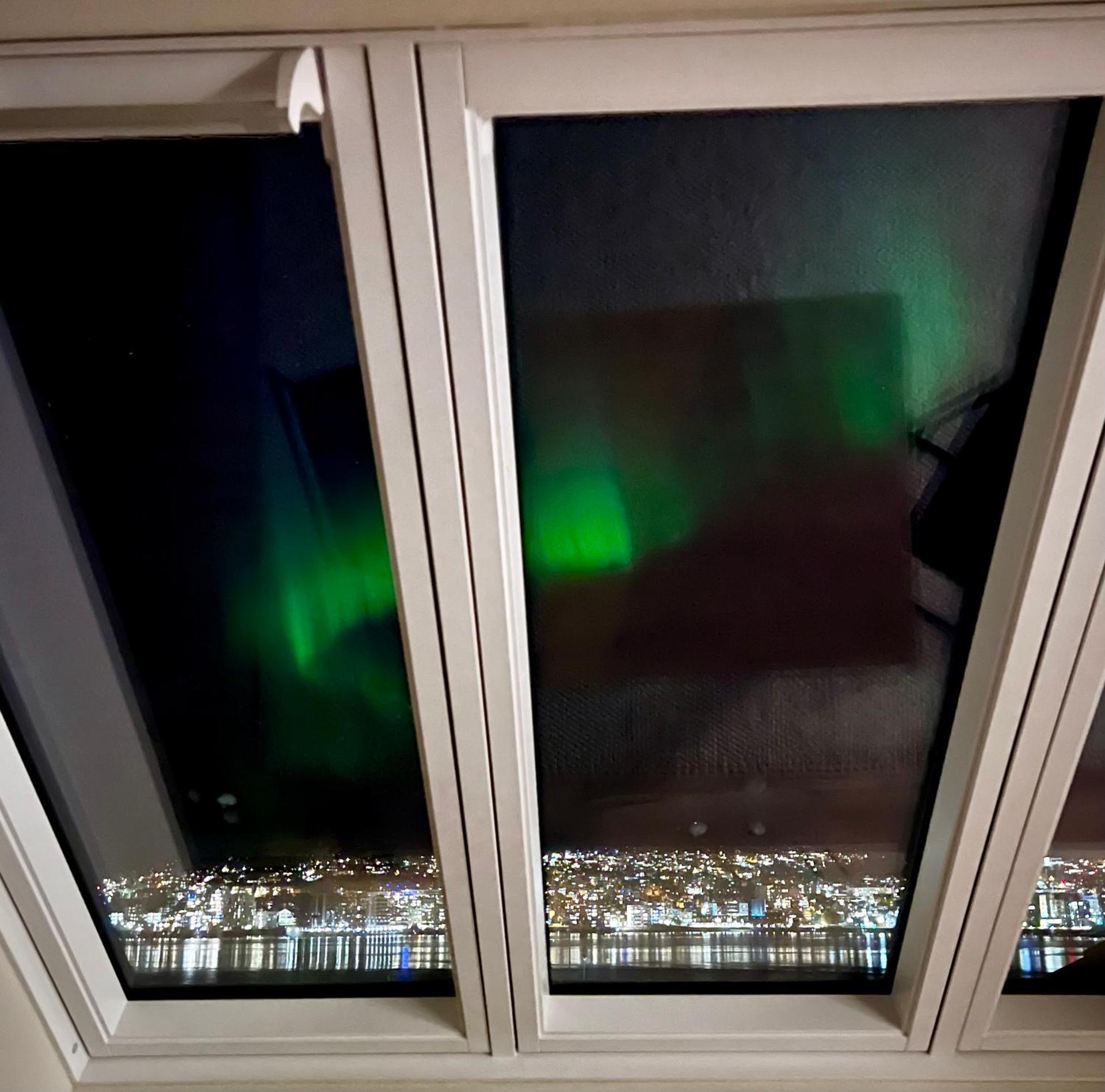 Urban Rooftop with Panoramic Sea view - Free parking