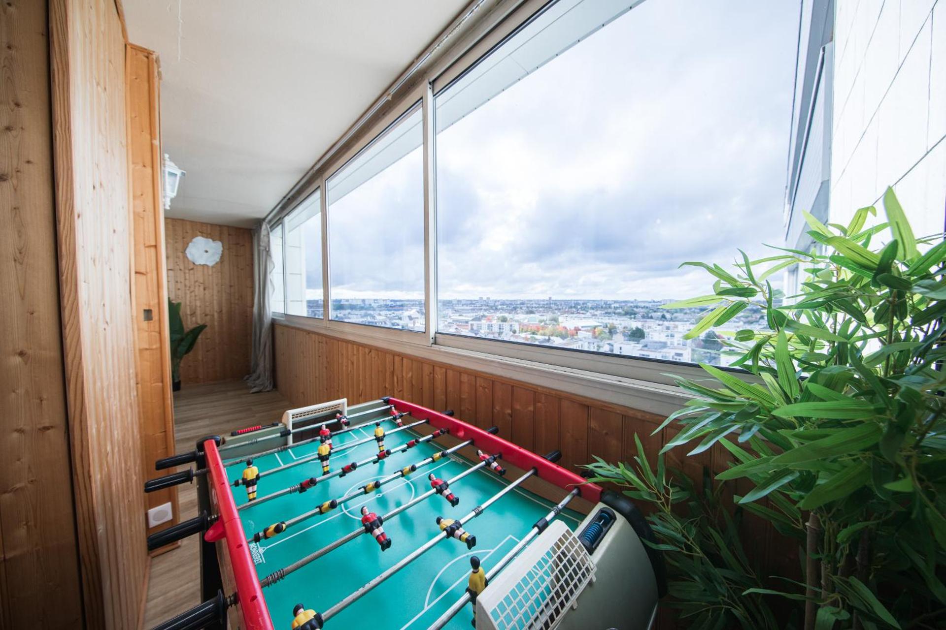 Appartement avec Rétroprojecteur, Babyboot avec belle vue et proche gare