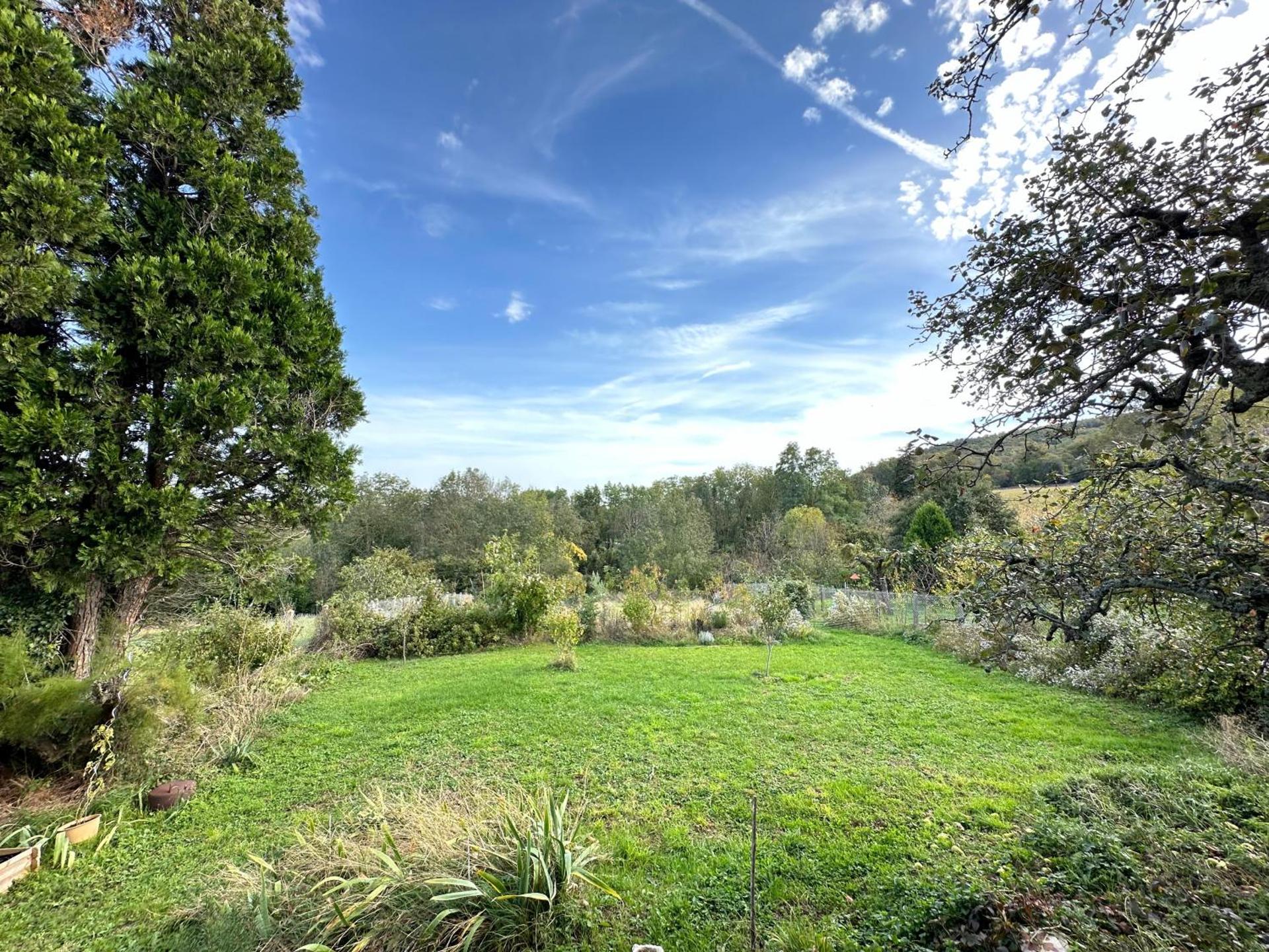 Appartement dans un ecrin de verdure terrasse privee