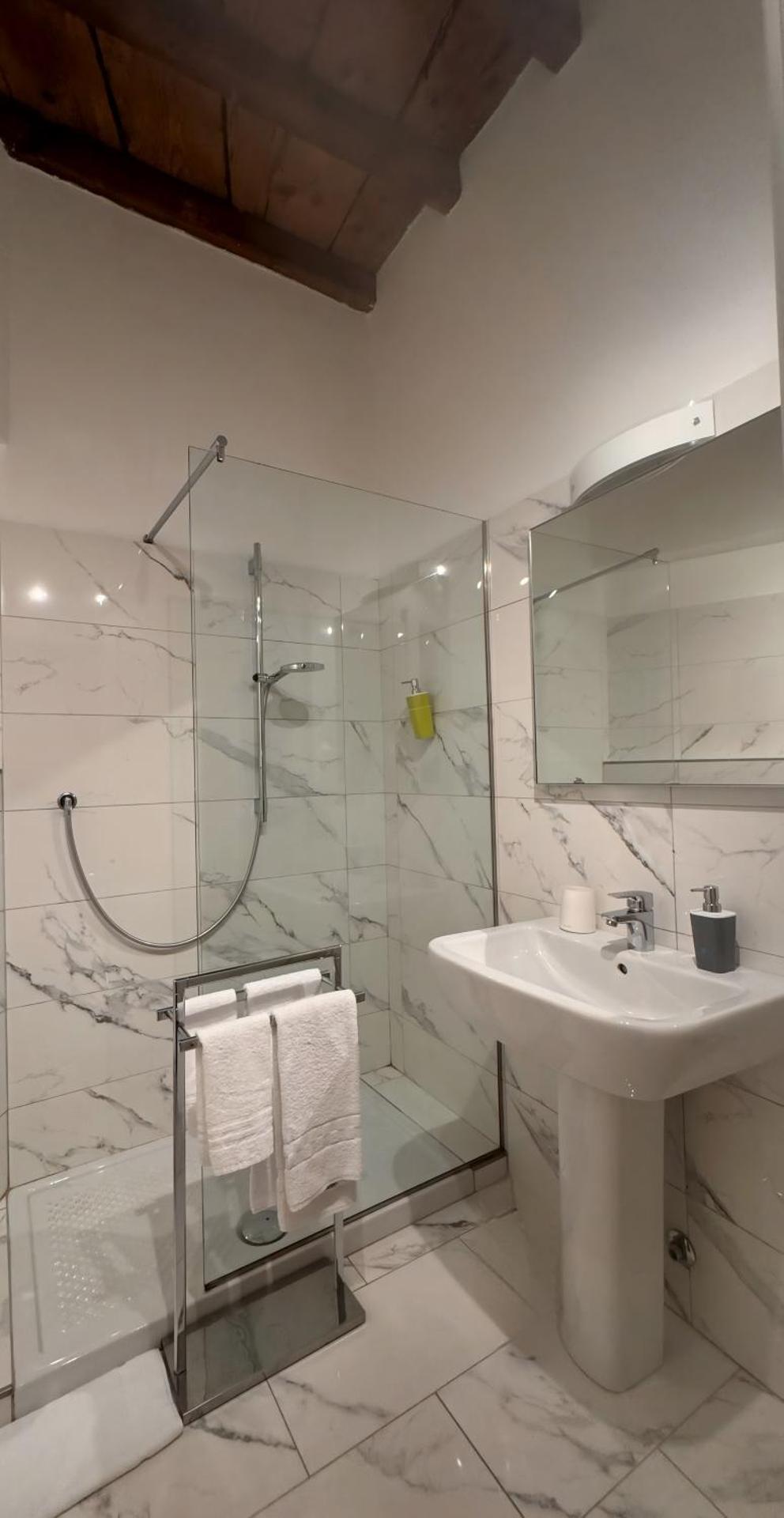 SUITE (bedroom & living room)