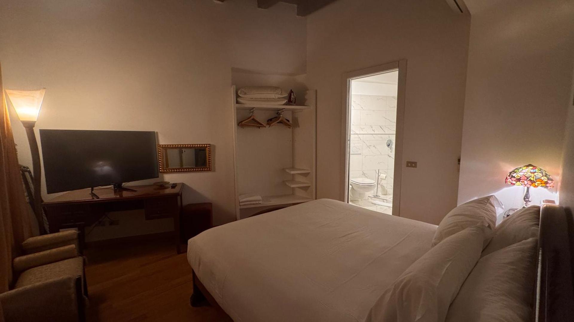 SUITE (bedroom & living room)