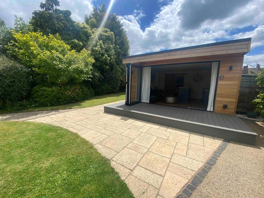 brand new cozy cabin with parking