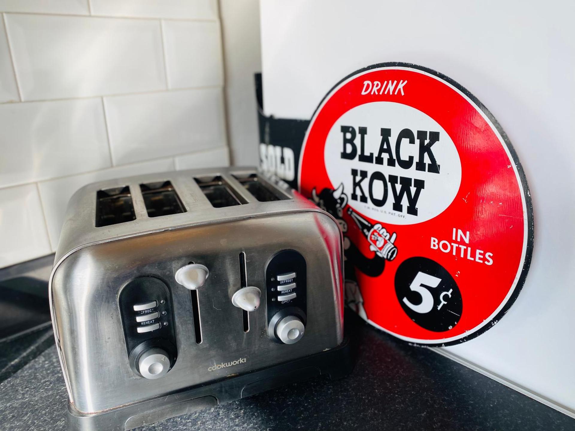 London's Central East End 2 Bedroom City Apartments