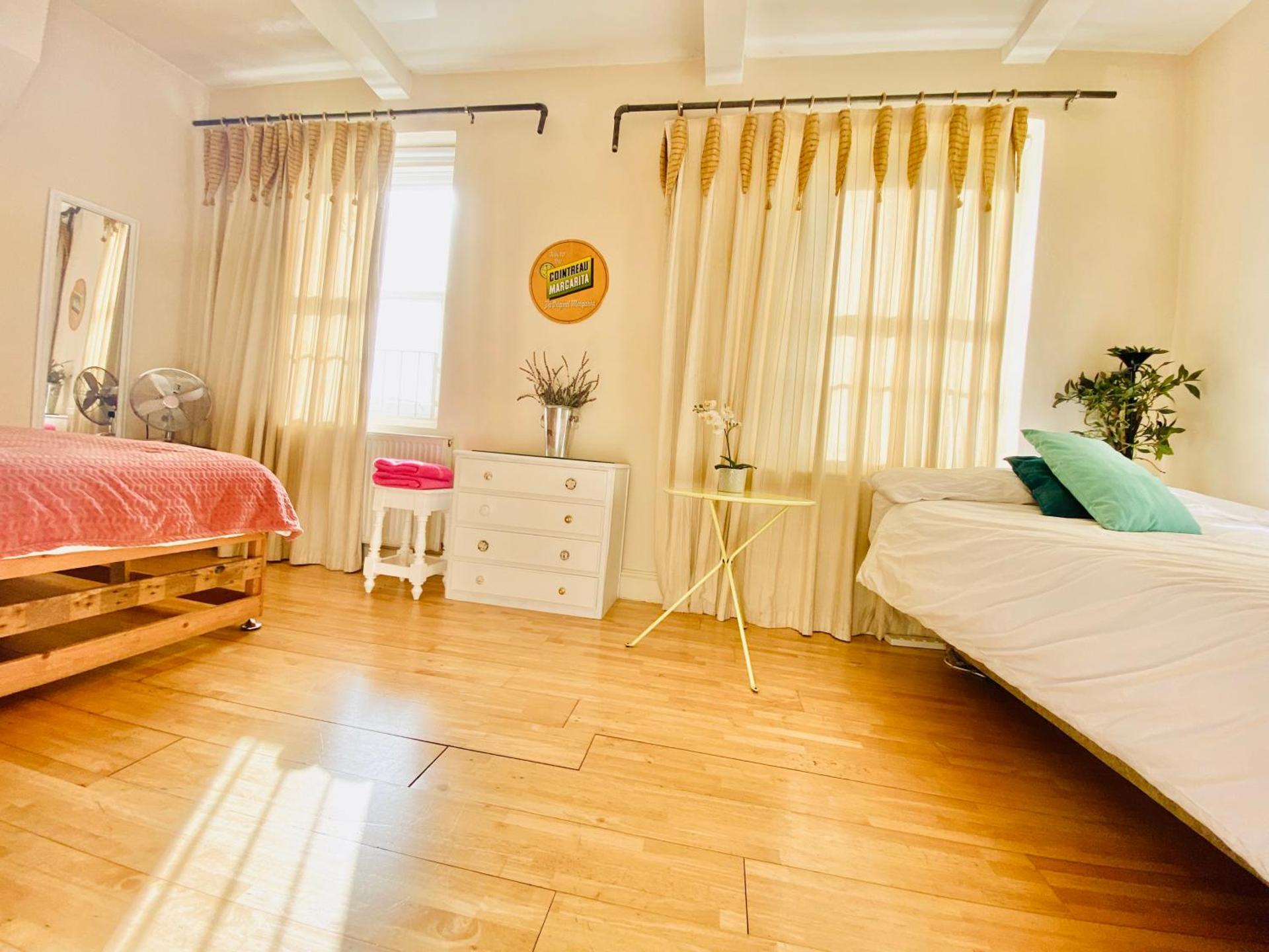 London's Central East End 2 Bedroom City Apartments