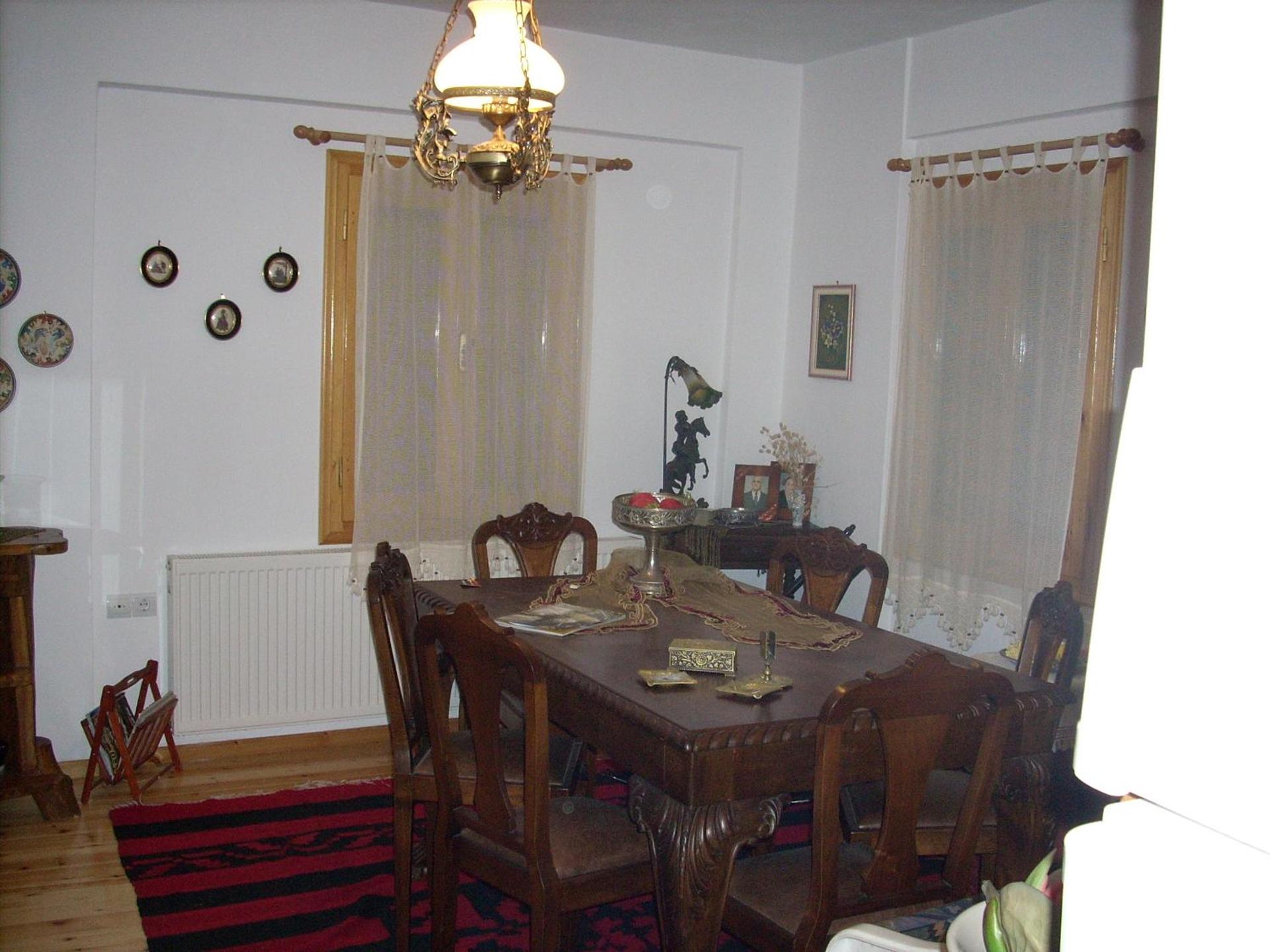 Μεζονέτα στην λίμνη Πλαστήρα