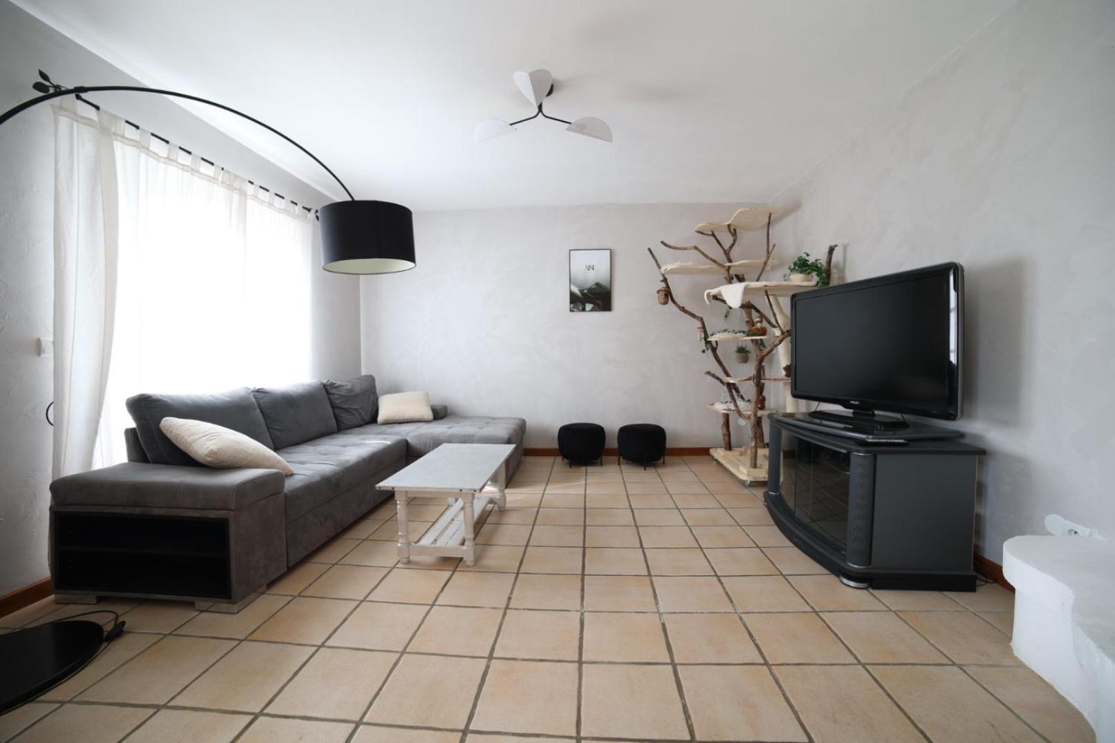 Communal lounge/ TV room