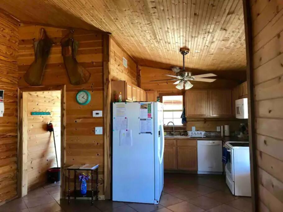 Cottonwood Creek Cabins - Alpine, TX