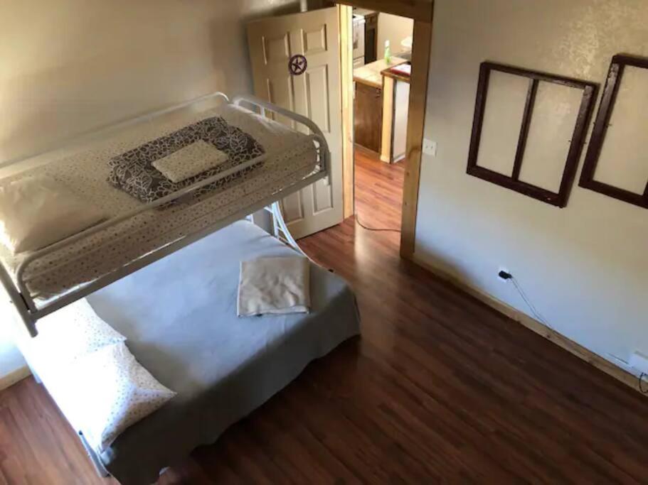 Cottonwood Creek Cabins - Alpine, TX