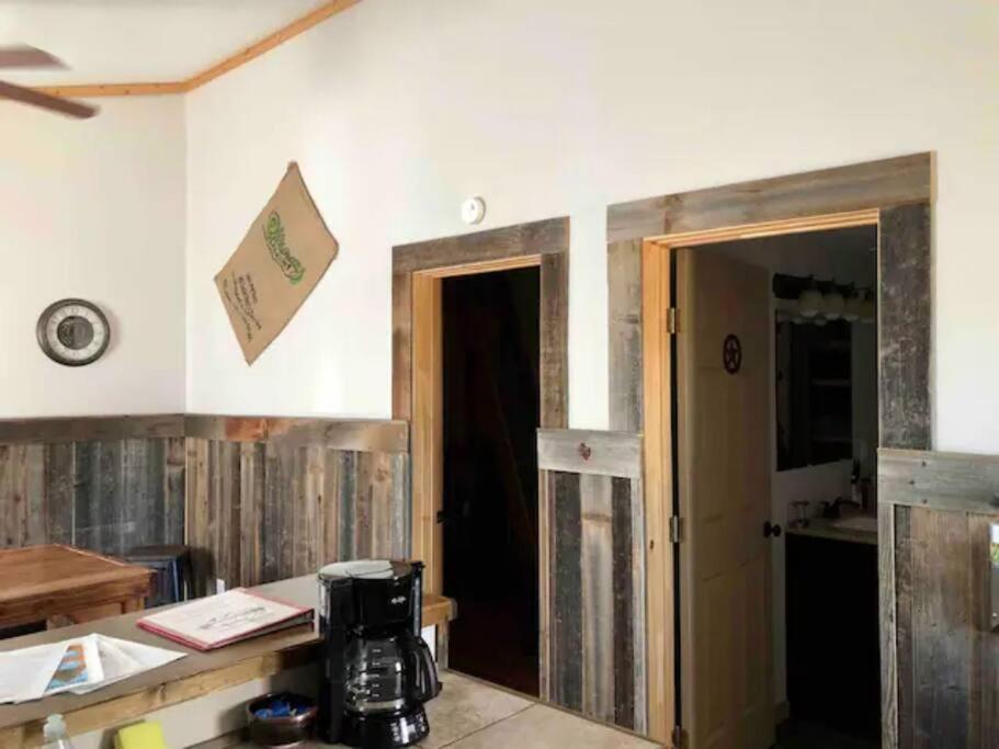 Cottonwood Creek Cabins - Alpine, TX