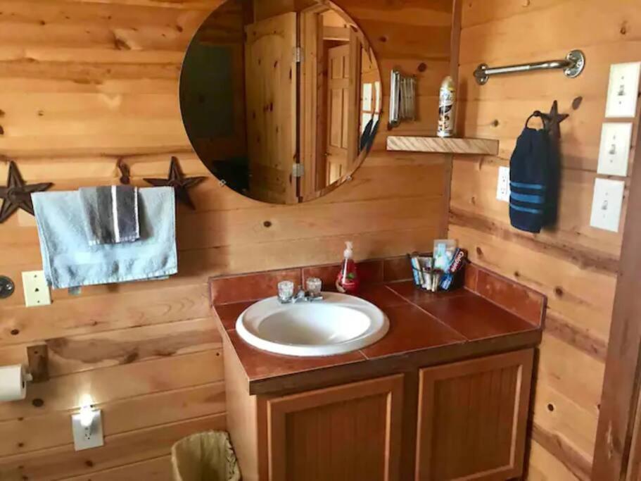 Cottonwood Creek Cabins - Alpine, TX