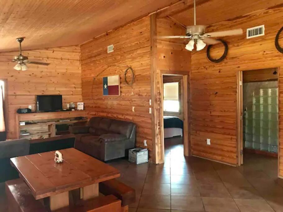 Cottonwood Creek Cabins - Alpine, TX