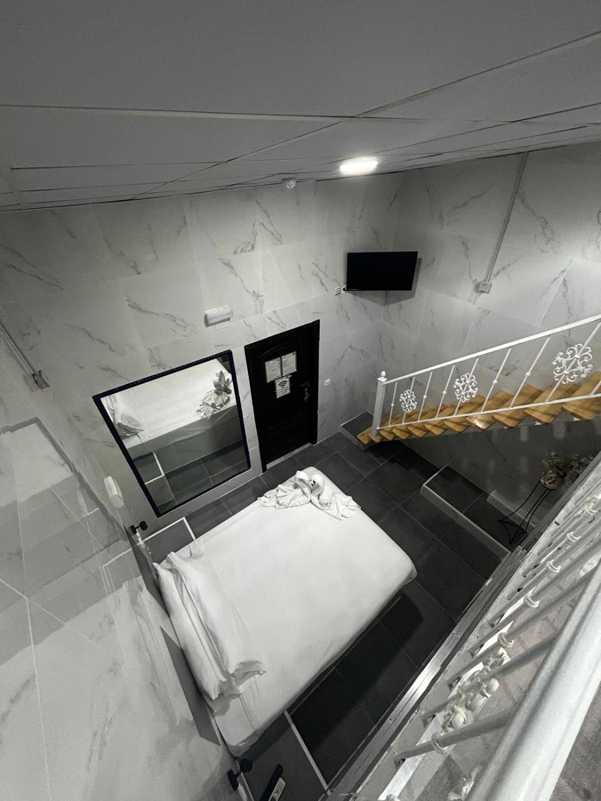 Hostal Avenida Andalucia - Solo Adultos