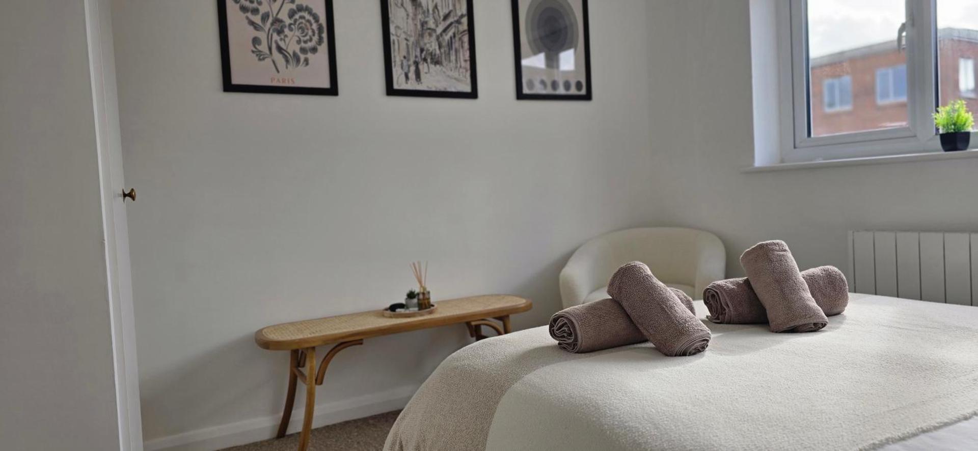 Salisbury City Centre 2-Bedroom Serviced Accommodation-Apartment - PennyVille