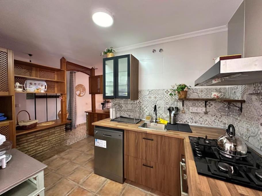 3 bedroom Private Home Cómpeta Free Parking