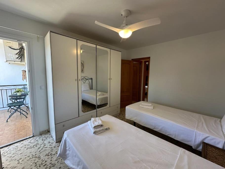 3 bedroom Private Home Cómpeta Free Parking