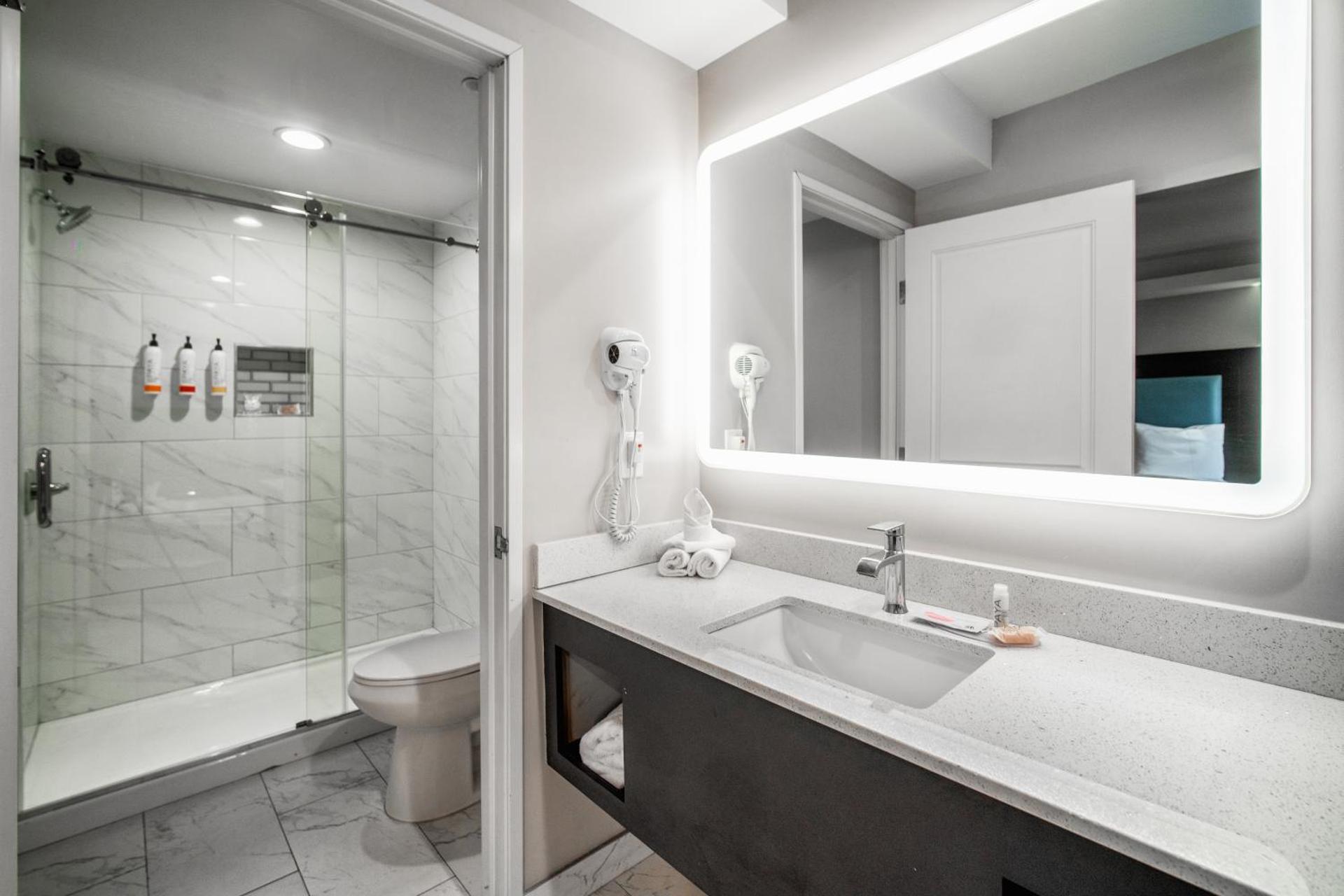 King Size Bed with Jacuzzi