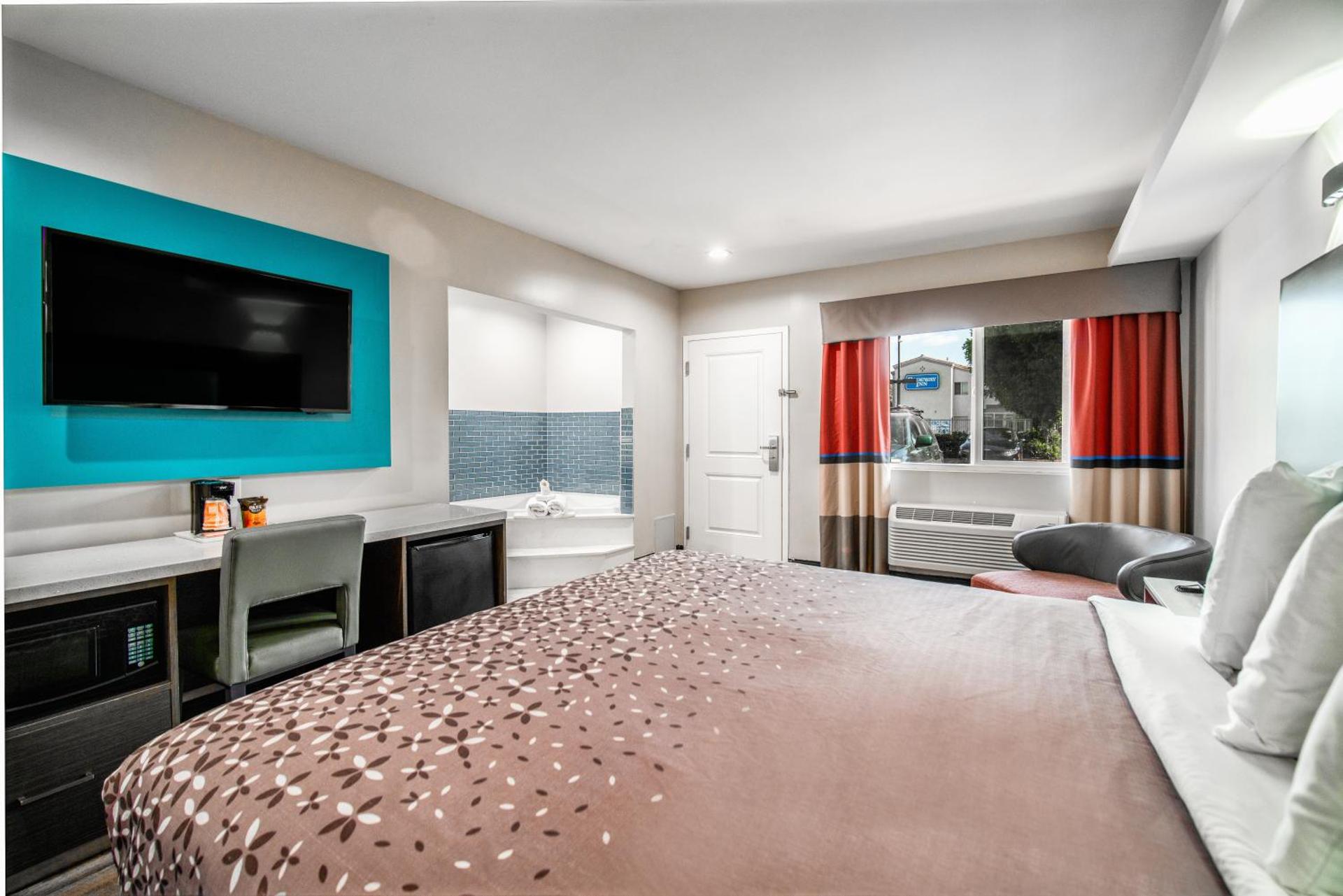 King Size Bed with Jacuzzi