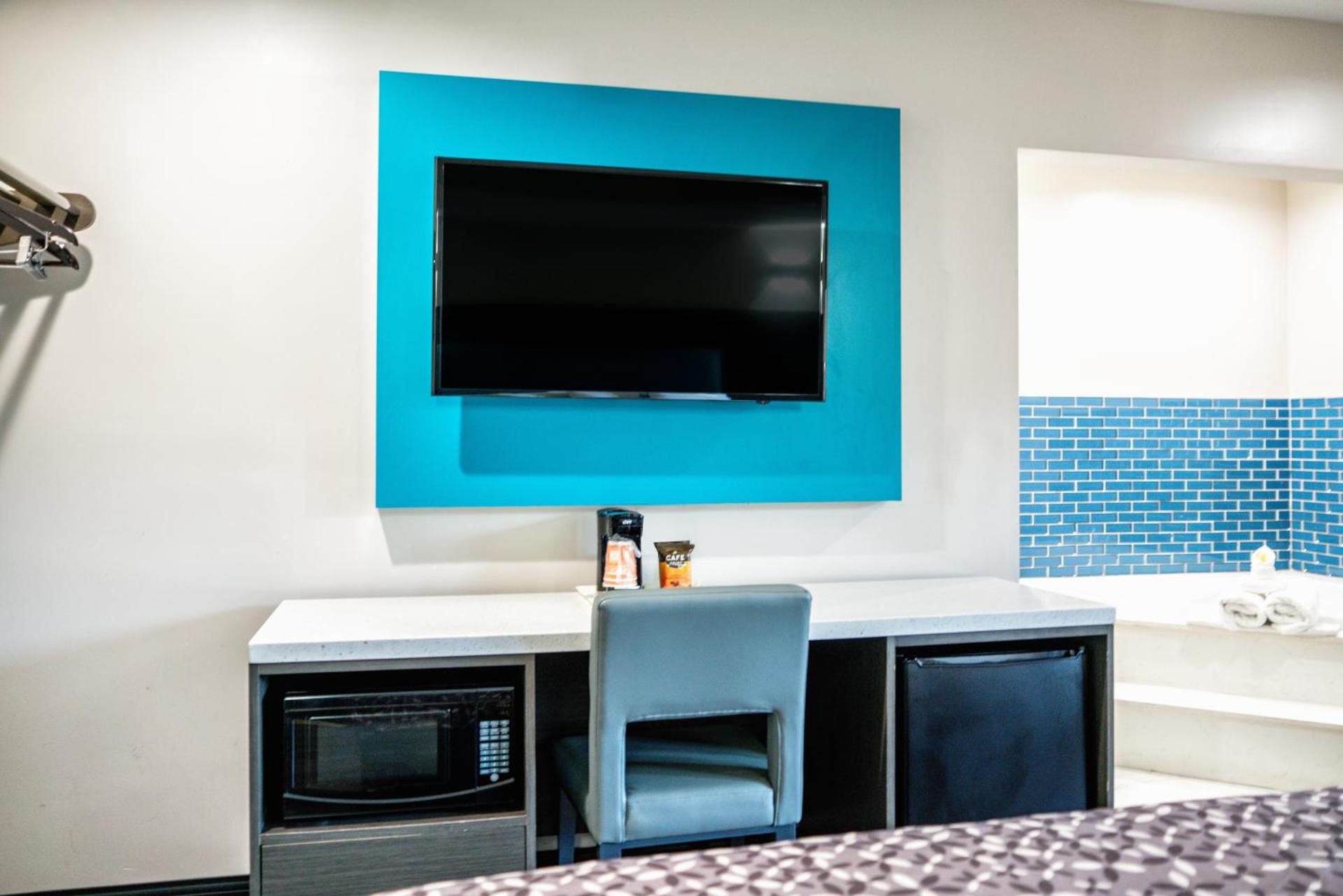 King Size Bed with Jacuzzi