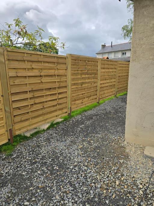 À L'ombre Du Pêcher