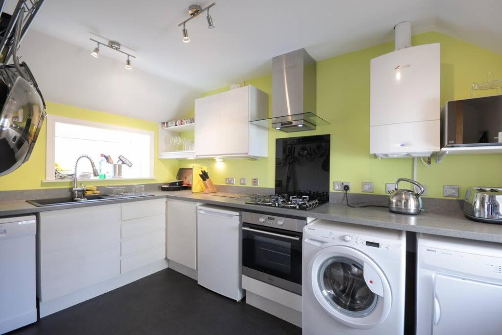 No3 By The Sea a 5 Star Cozy Coastal Cottage