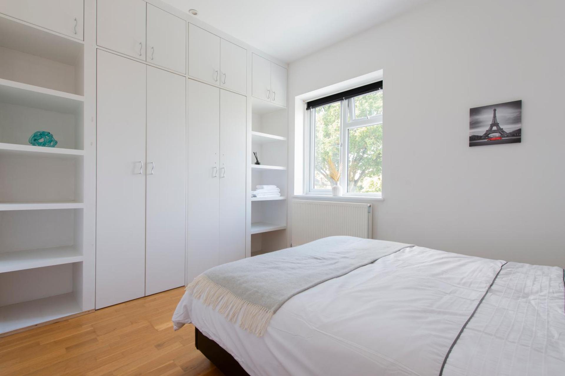 Ealing Gem 3 Bath, 2 En-Suite Flat with Parking