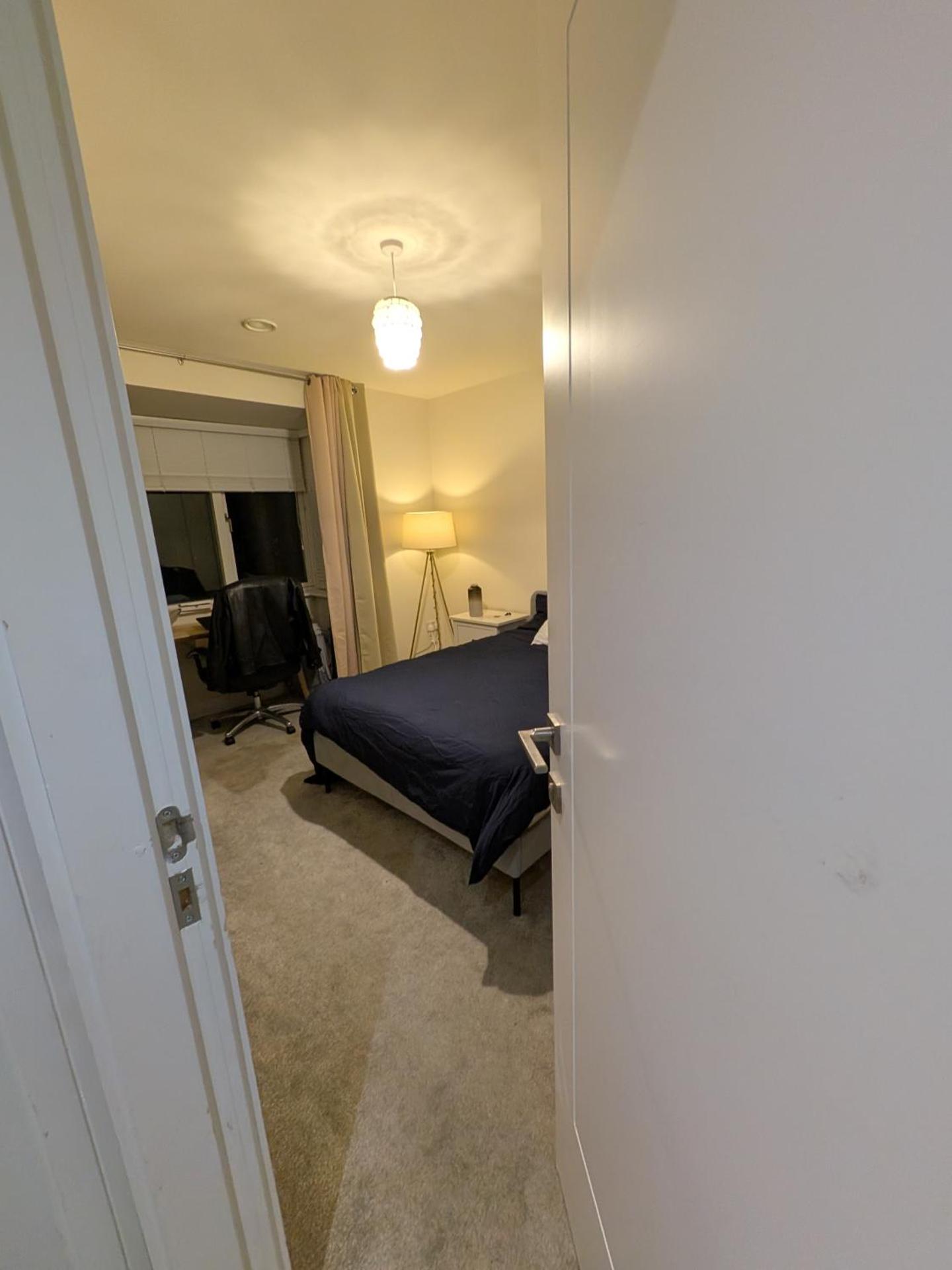 Pvt room with direct train to city center 25 mins