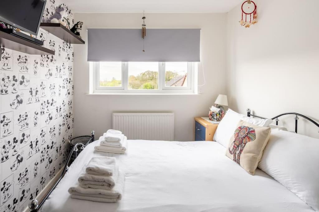 Spacious 3bed semi/Gamesroom/Drive/10mins to City